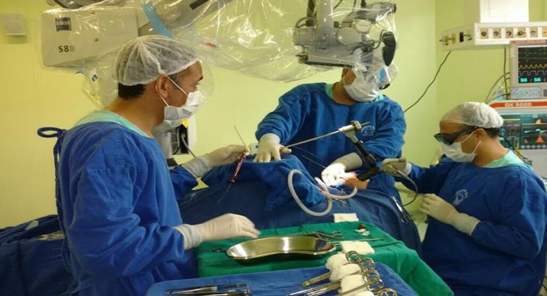 Fcecon Realiza A Primeira Cirurgia A Laser Para O Tratamento Do Câncer