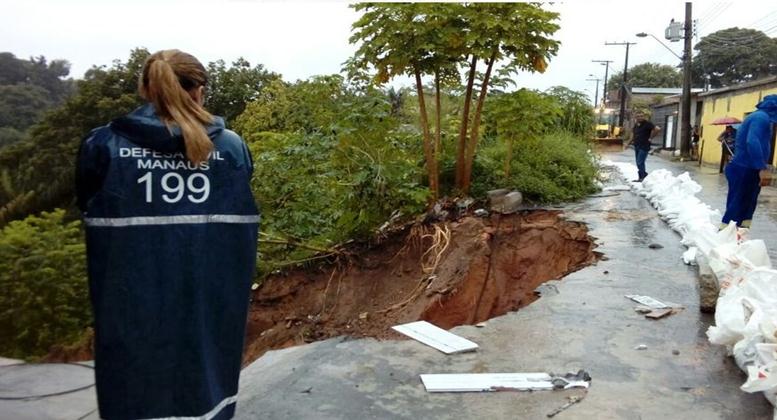 Defesa Civil registra deslizamentos de terra durante chuva ...