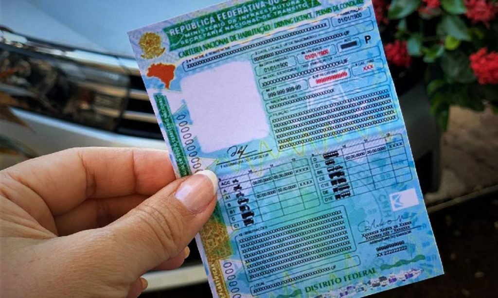 Multas de trânsito passam a custear CNH gratuita para pessoas de baixa renda