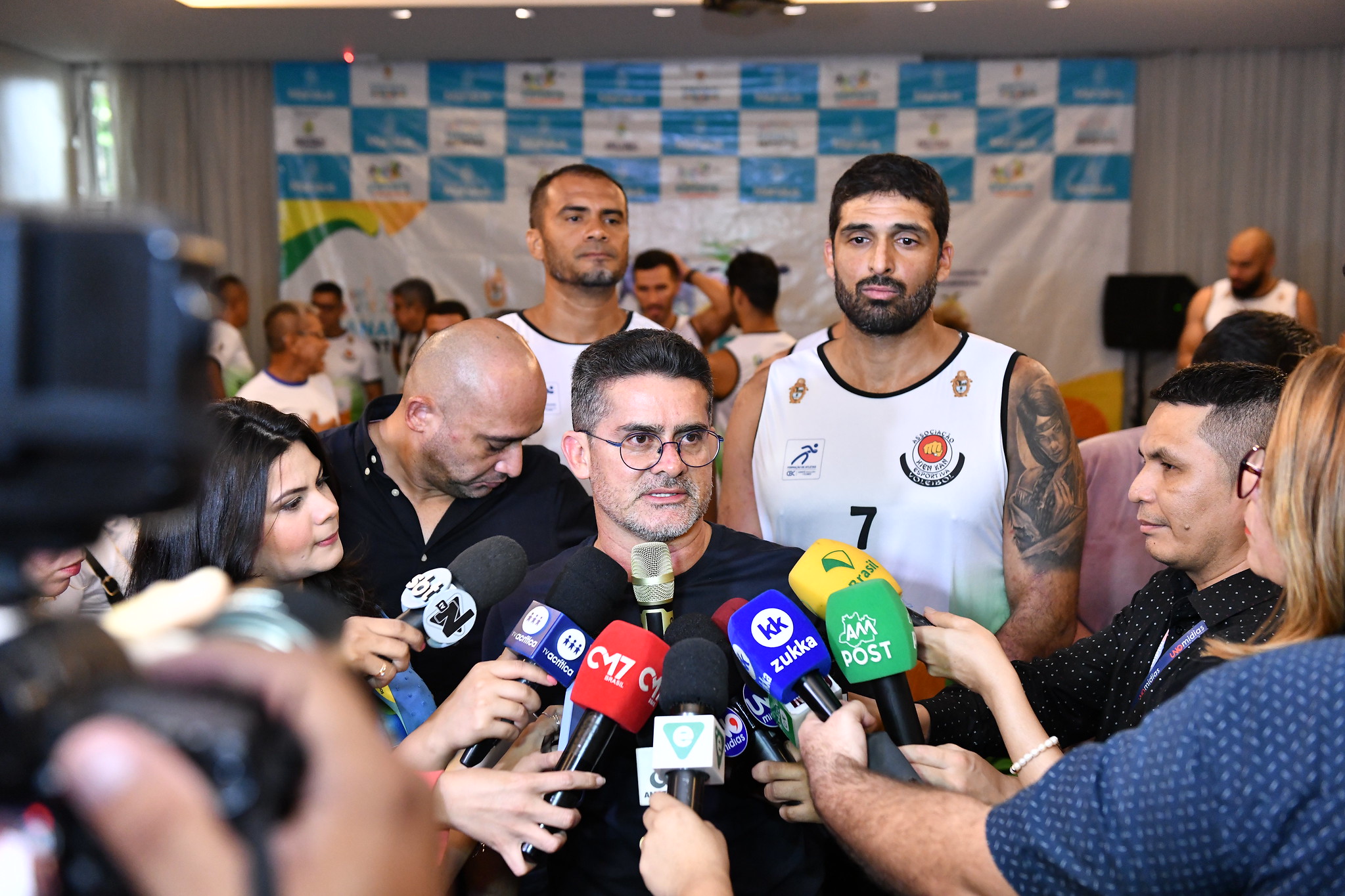 Prefeito David Almeida apresenta primeiros refor&ccedil;os do Manaus V&ocirc;lei para a Superliga  C e destaca investimentos no esporte
