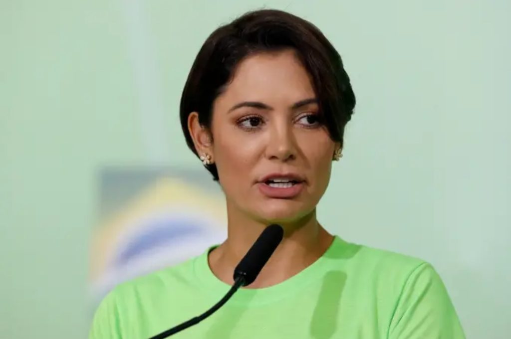 Michelle Bolsonaro passa mal e dá entrada em hospital