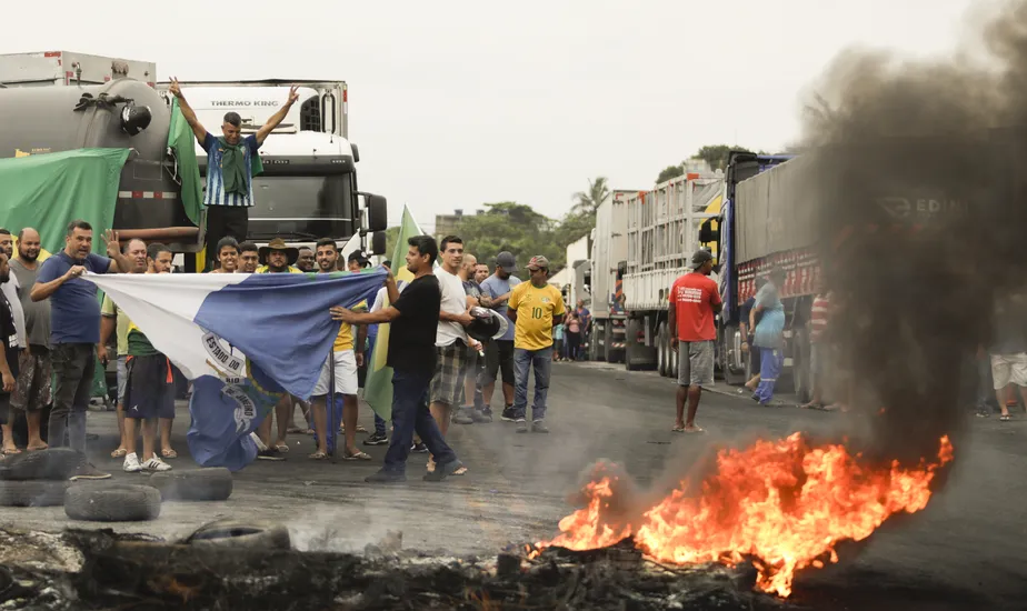 Bloqueios em estradas seguem mesmo ap&oacute;s ordem do STF