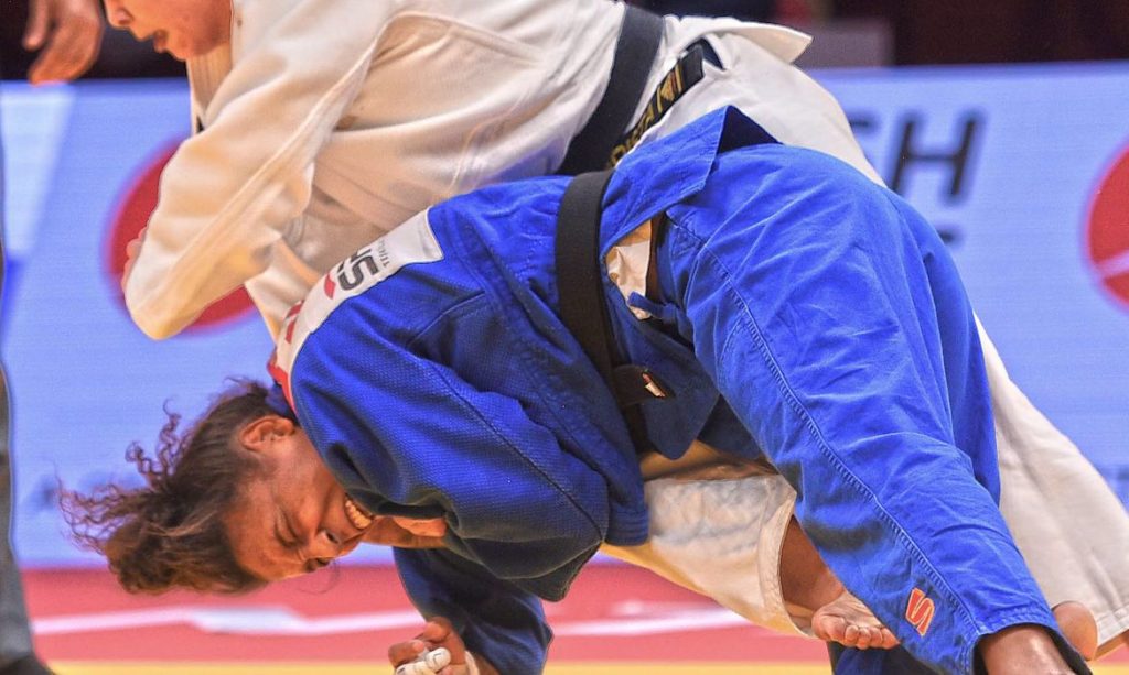 Rafaela Silva durante luta no campeonato de Judô