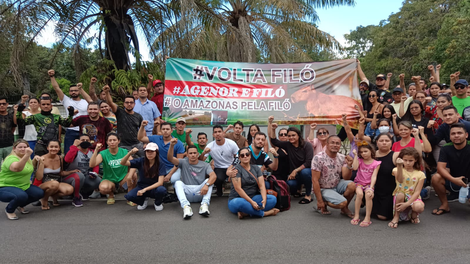 Assista: Popula&ccedil;&atilde;o faz manifesta&ccedil;&atilde;o em apoio a Agenor Tupinamb&aacute; e pede  libera&ccedil;&atilde;o da capivara Fil&oacute; em Manaus