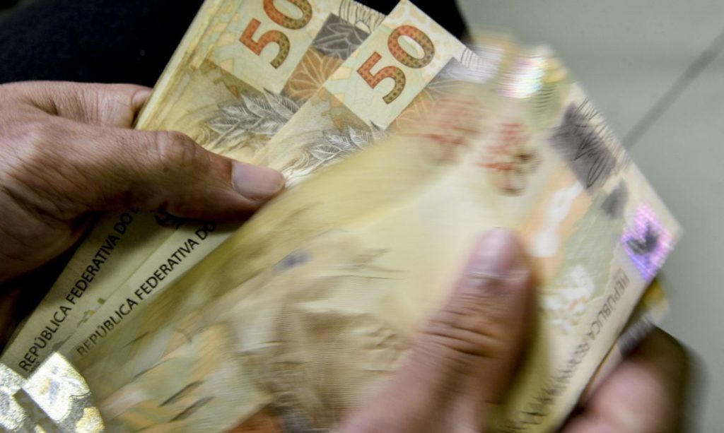 Câmara aprova MP que concede aumento salarial a servidores federais