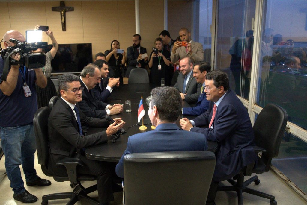 Prefeito David Almeida retorna