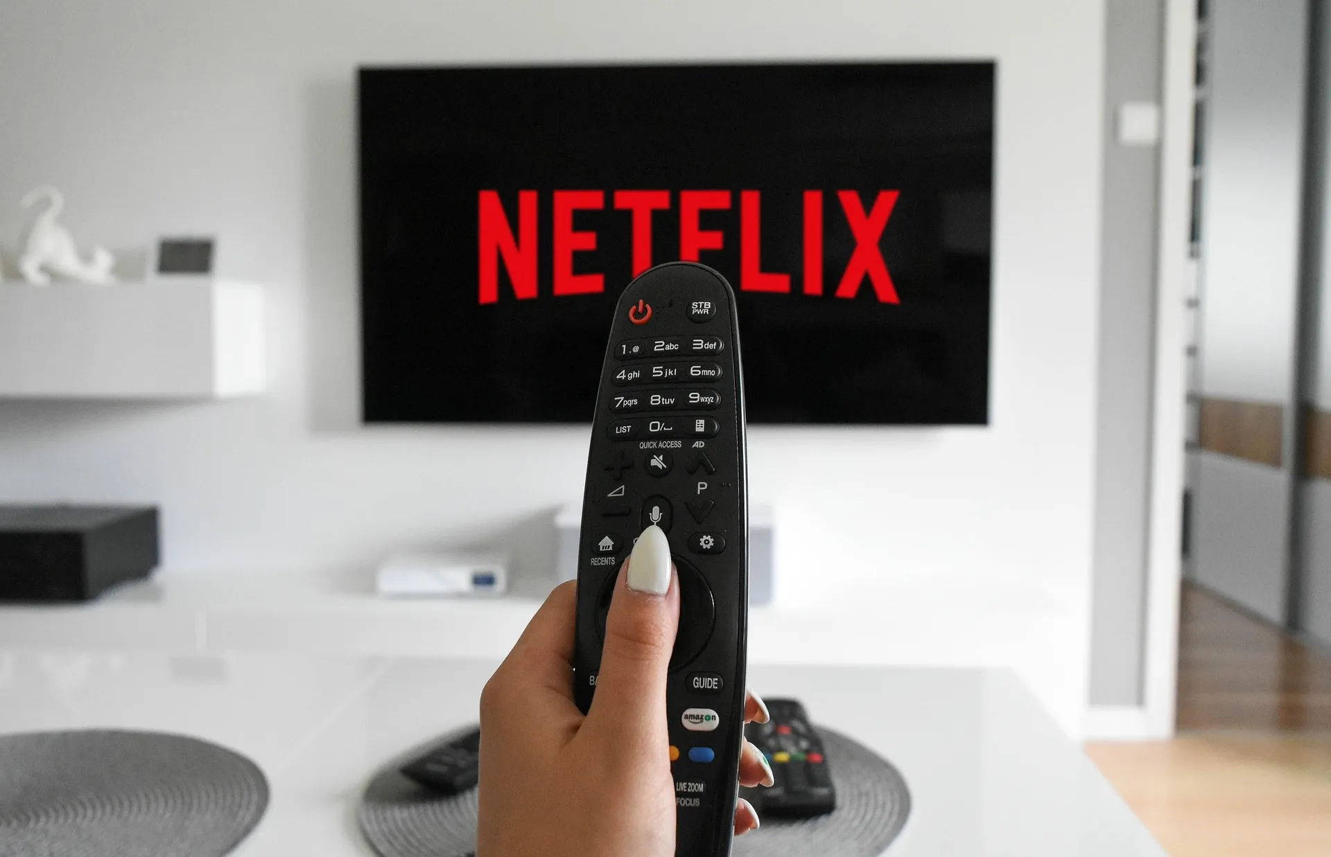 Procon vai notificar Netflix por cobrar por senhas compartilhadas