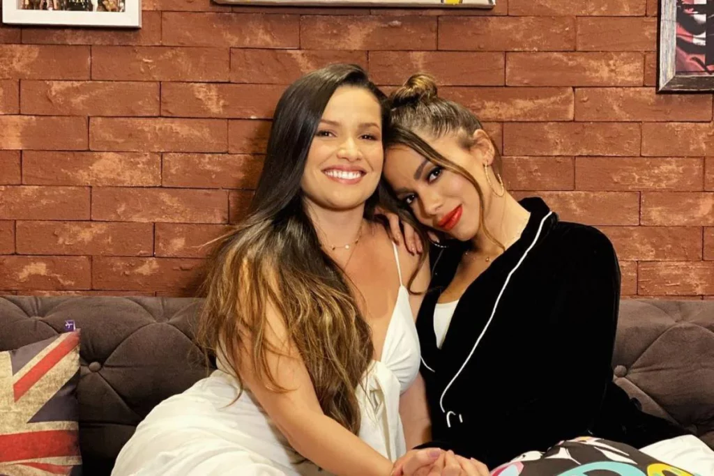 Anitta fala sobre rumores de que estaria namorando Juliette