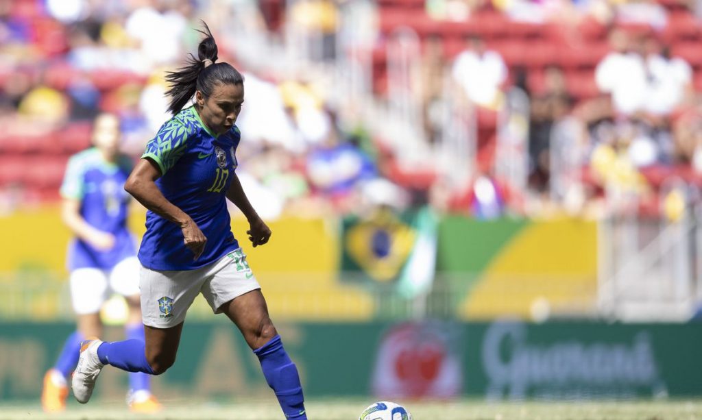 Brasil em busca do título inédito da Copa contra o Panamá
