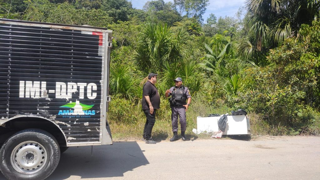 Corpo é encontrado enrolado em saco plástico dentro de geladeira em Manaus