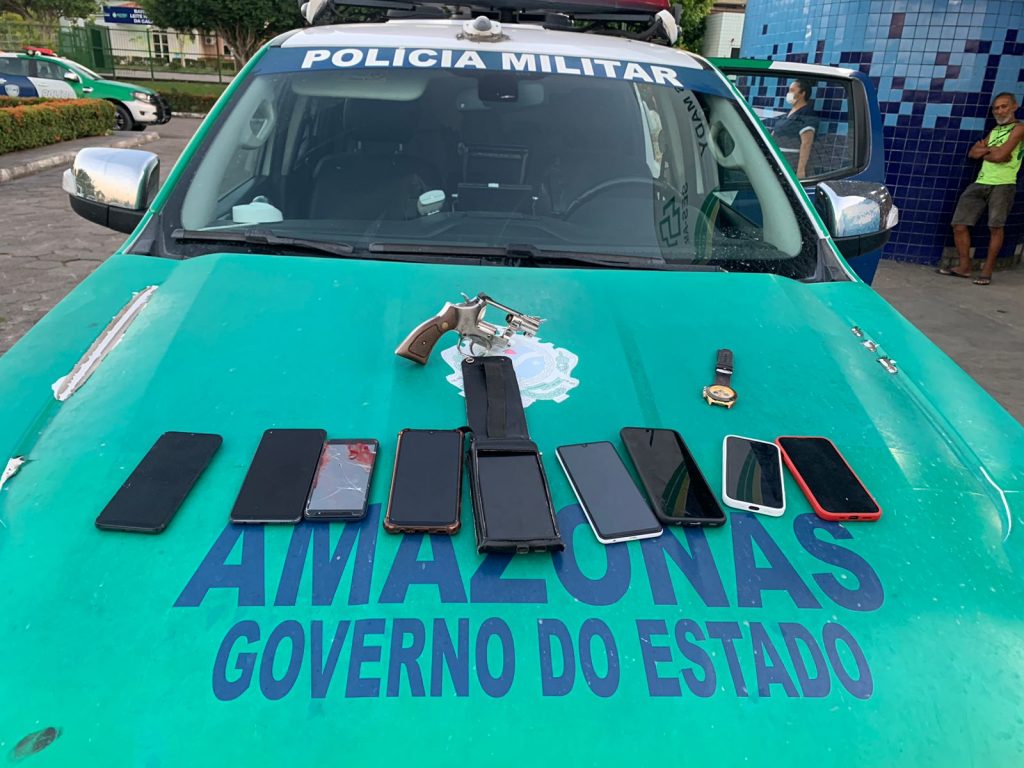 Dupla suspeita de assaltos morre em tiroteio com a polícia