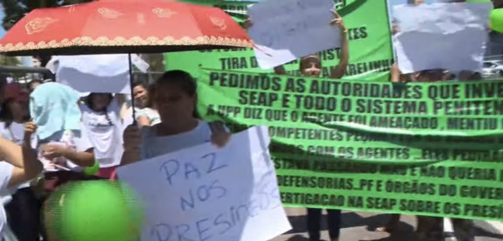 Familiares de presos protestam contra suspensão de visitas