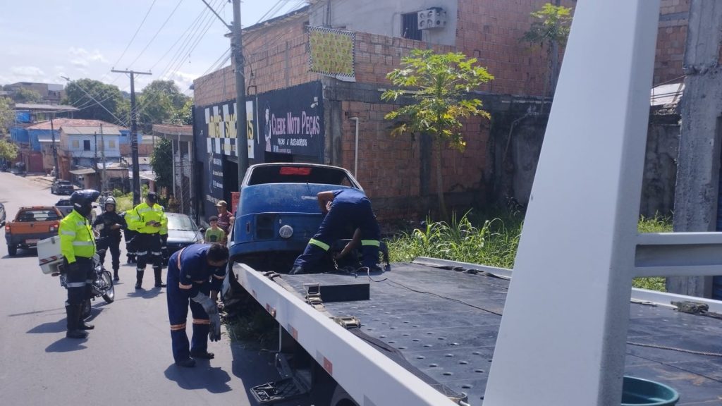 Operação Sucata é realizada para liberar calçadas e trazer mais segurança ao trânsito de Manaus