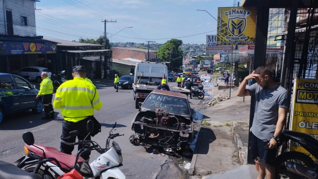 Operação Sucata é realizada para liberar calçadas e trazer mais segurança ao trânsito de Manaus