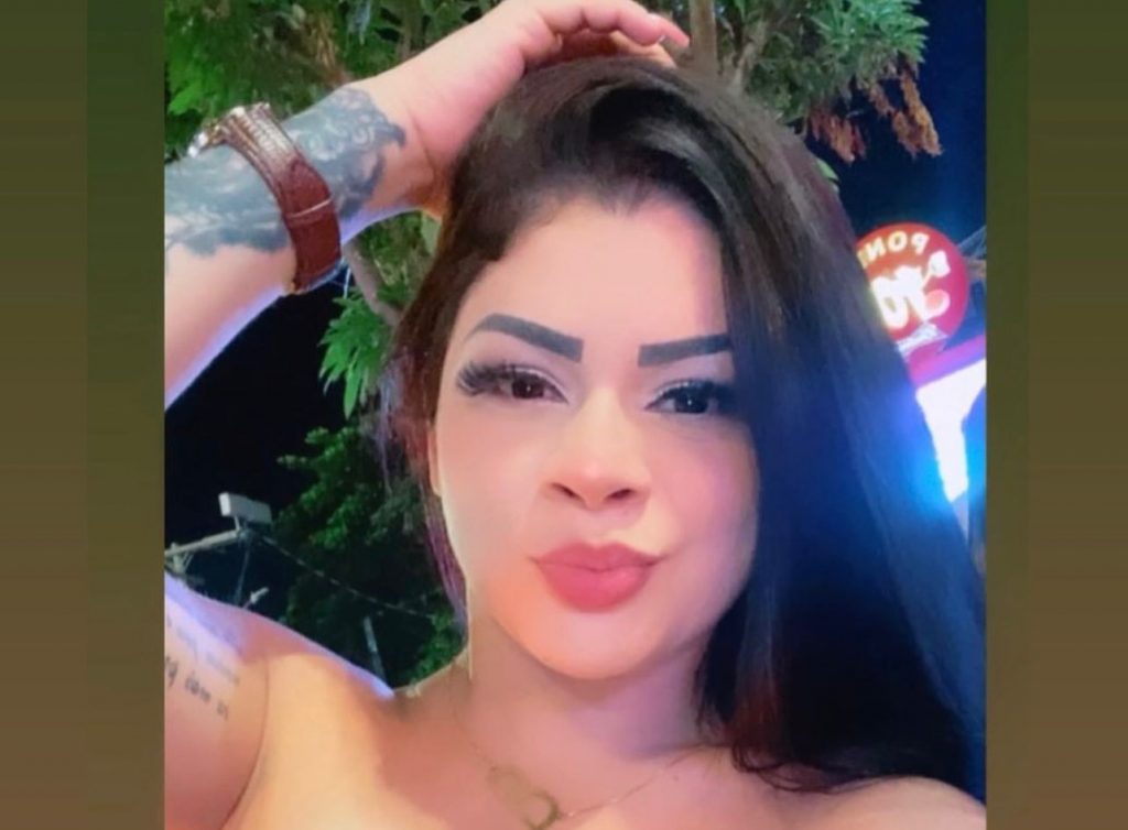 Mulher executada a tiros em frente de casa em Manaus.