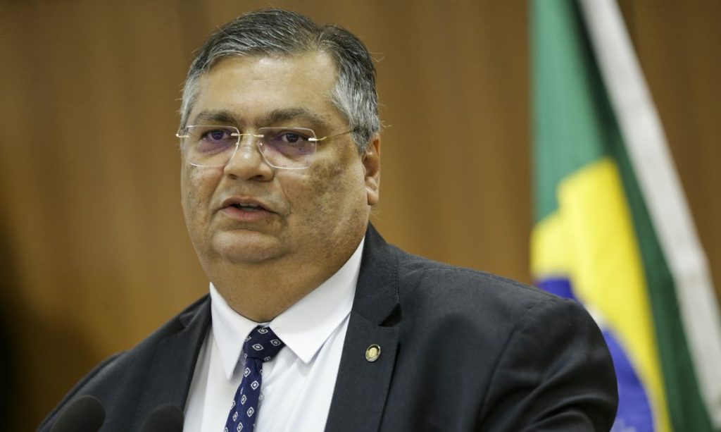 Dino é alvo de pedidos de convocação para explicar reuniões de "dama do tráfico" no MJ