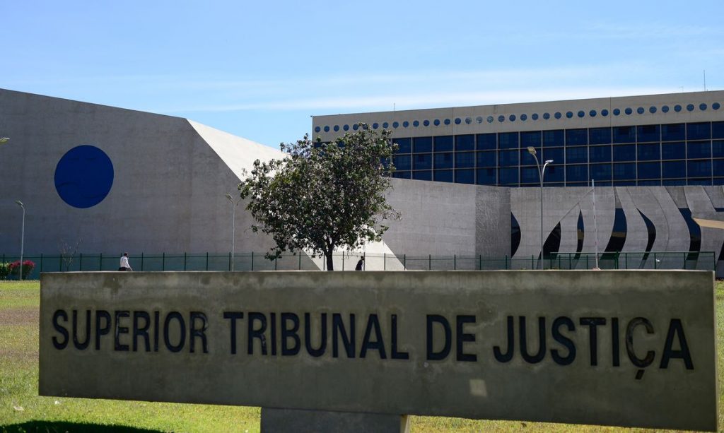 Lula indica dois ministros para o Superior Tribunal de Justiça