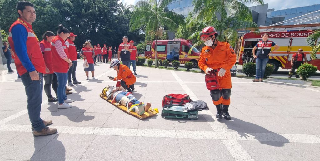 TCE-AM faz simulação de evacuação de emergência e salvamento