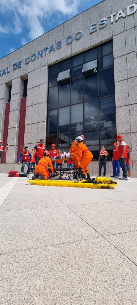 TCE-AM faz simulação de evacuação de emergência e salvamento