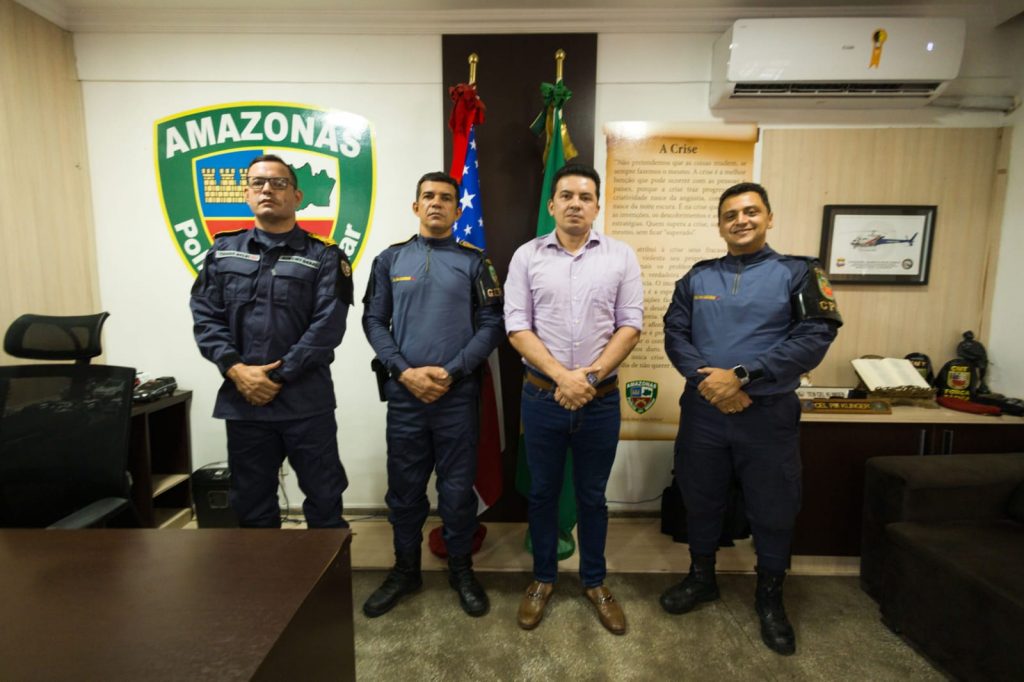 Deputado delegado Péricles visita novo comandante-geral
