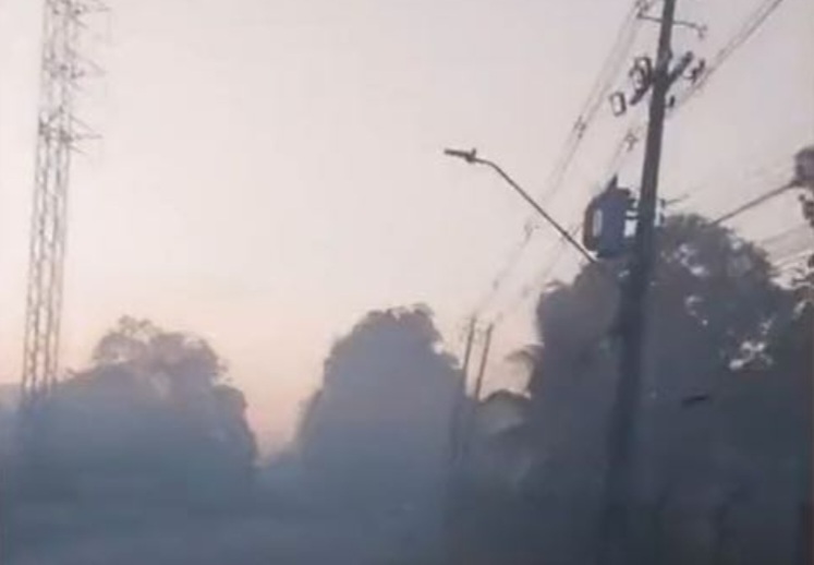 Intensa fumaça atrapalha motoristas em Manaus; Veja o vídeo!