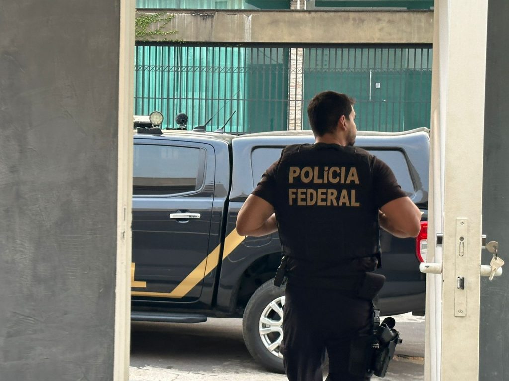 PF diz que prendeu duas pessoas durante operação contra desvio