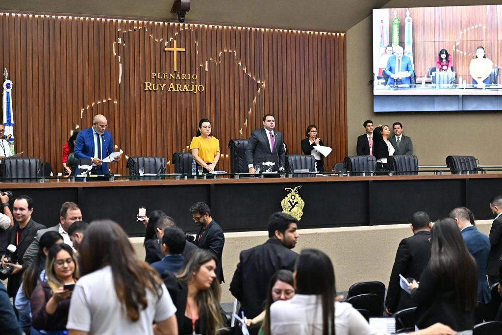 Aleam aprova recomposição salarial de servidores da saúde