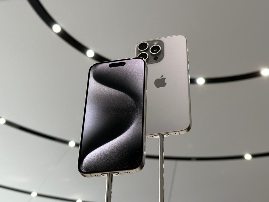 Apple corrigirá bug que aquece o iPhone 15 em excesso