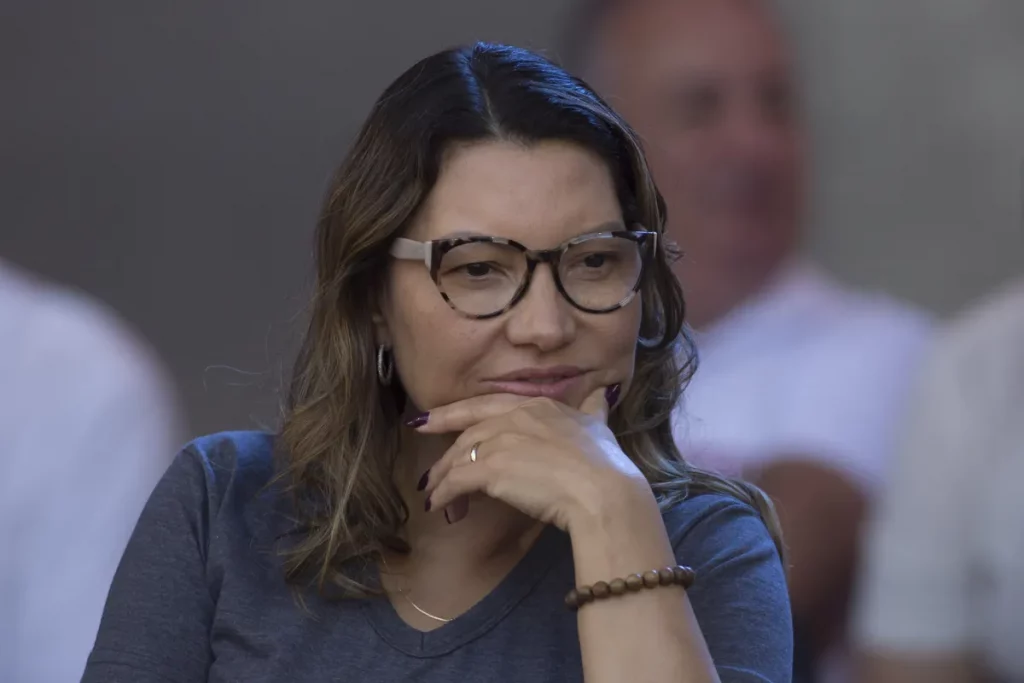 Janja expressa insatisfação com decisão de Lula: "não estou feliz”
