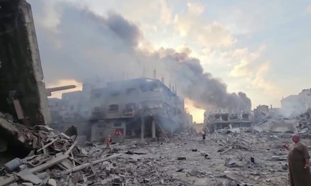 Em meio a crescentes tensões, armazéns em Gaza são alvo de saques. A medida ocorre conforme Israel intensifica as restrições e o isolamento da região