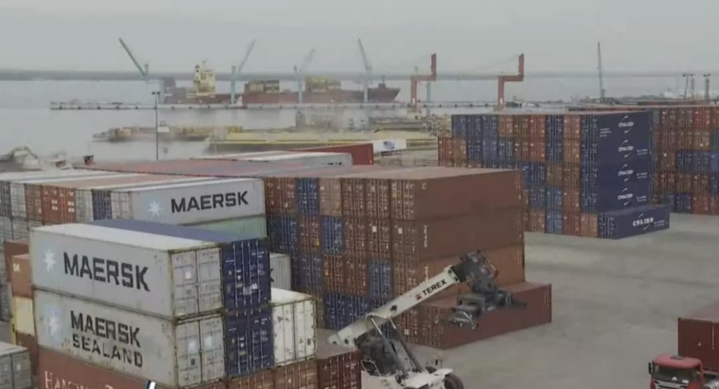 Seca nos rios do Amazonas prejudica transporte de cargas e gera perigo de desabastecimento