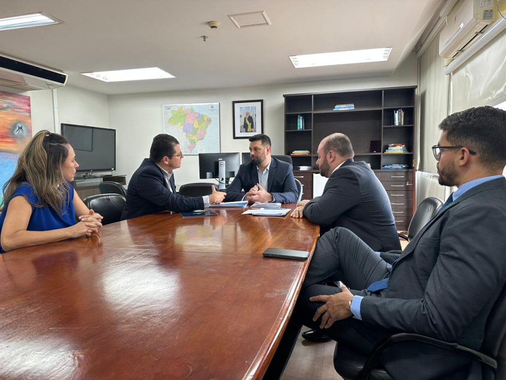 Amazonas busca apoio do Ministério das Cidades para saneamento básico no interior