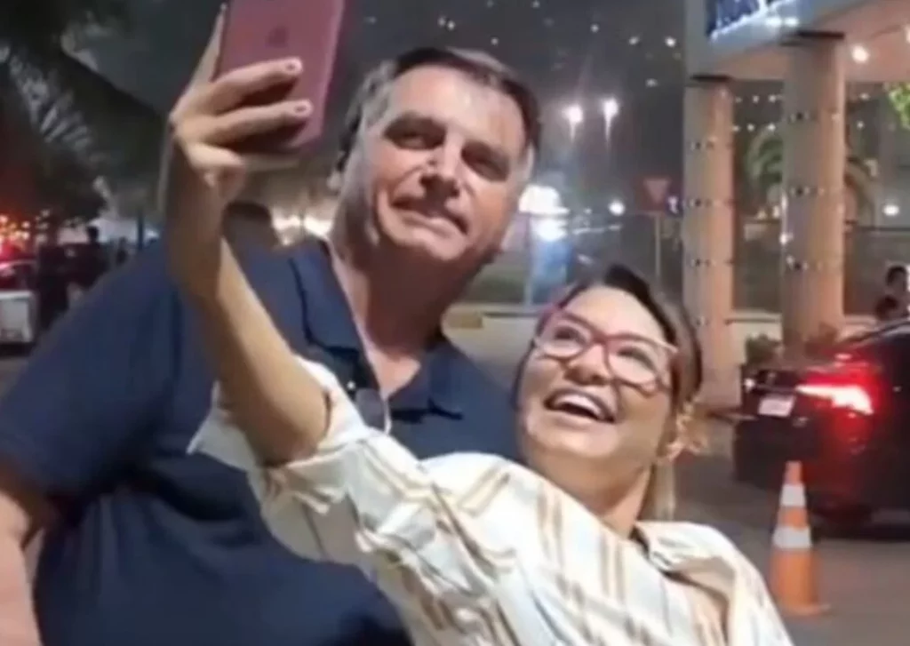 Bolsonaro fez selfie com Janja?