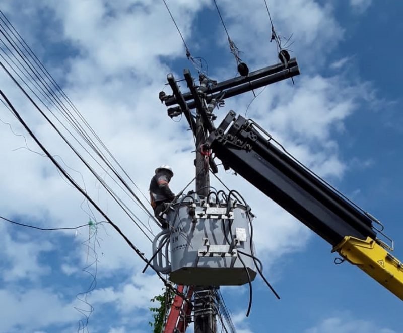 Manutenção de rede elétrica vai deixar vários bairros de Manaus sem luz nesta terça (25)