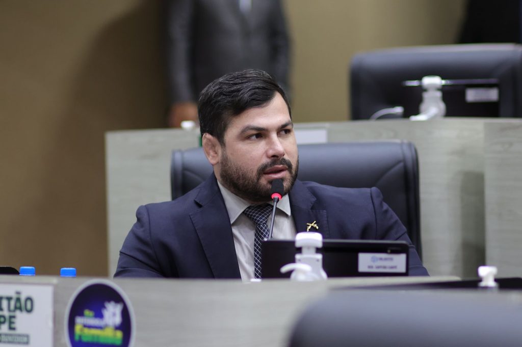 Vereador solicita convocação de Renato Júnior para explicar suspeitas em contrato de R$ 119 milhões