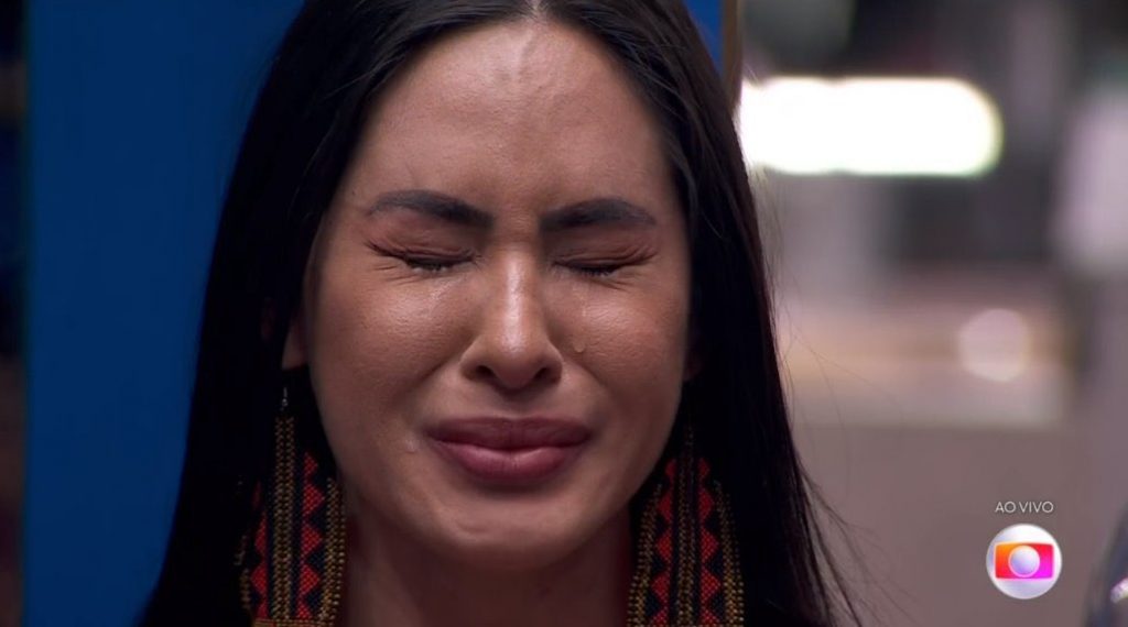 Assista: Deniziane escolhe destruir carta da família de Isabelle em dinâmica no BBB24