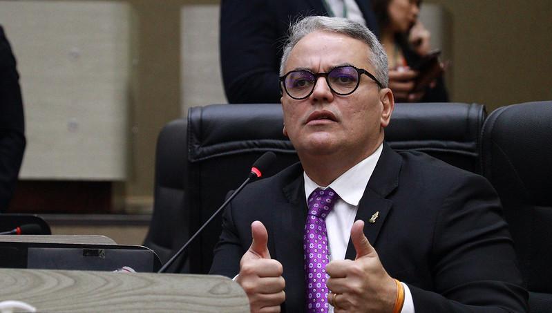 Ex-líder do Avante na CMM Lissandro Breval deve deixar partido do prefeito David Almeida