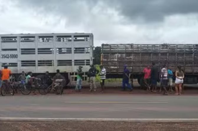 Idoso de 82 Anos morre esmagado entre dois caminhões