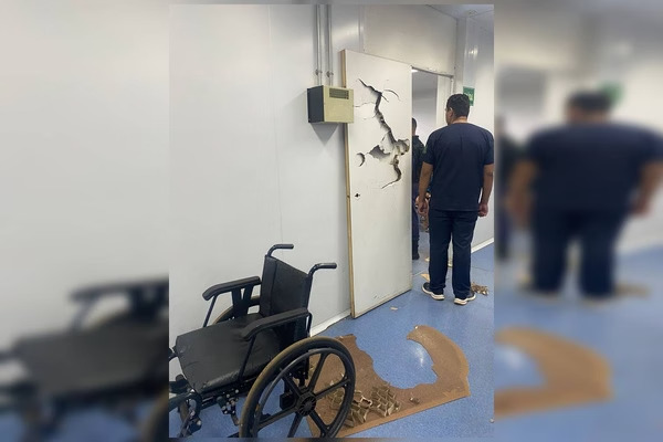 Assista: Pacientes ficam sem atendimento, machucam vigilante e depredam Unidade de Saúde