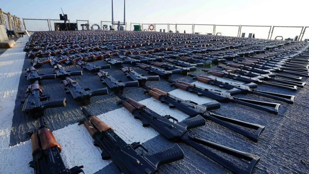 Estados Unidos fortalecem a defesa da Ucrânia com arsenais confiscados do Irã