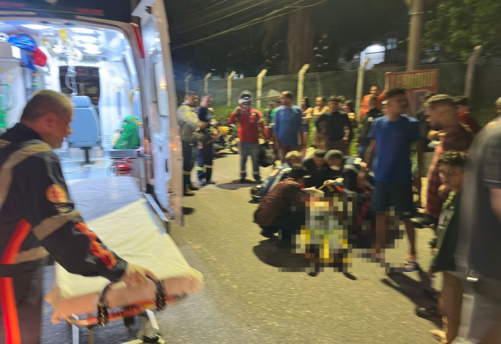Motociclista fica gravemente ferido após colisão com carro em Manaus