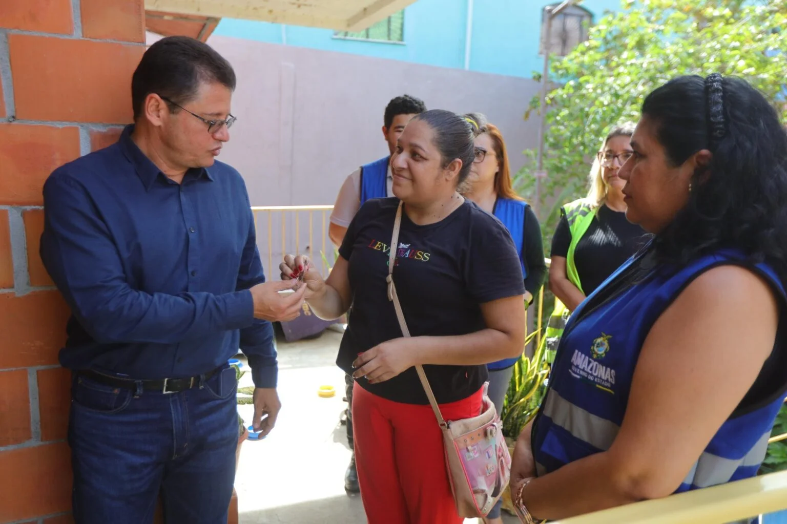 Apartamento recuperado pelo UGPE após incêndio é entregue a moradora do Residencial Manaus