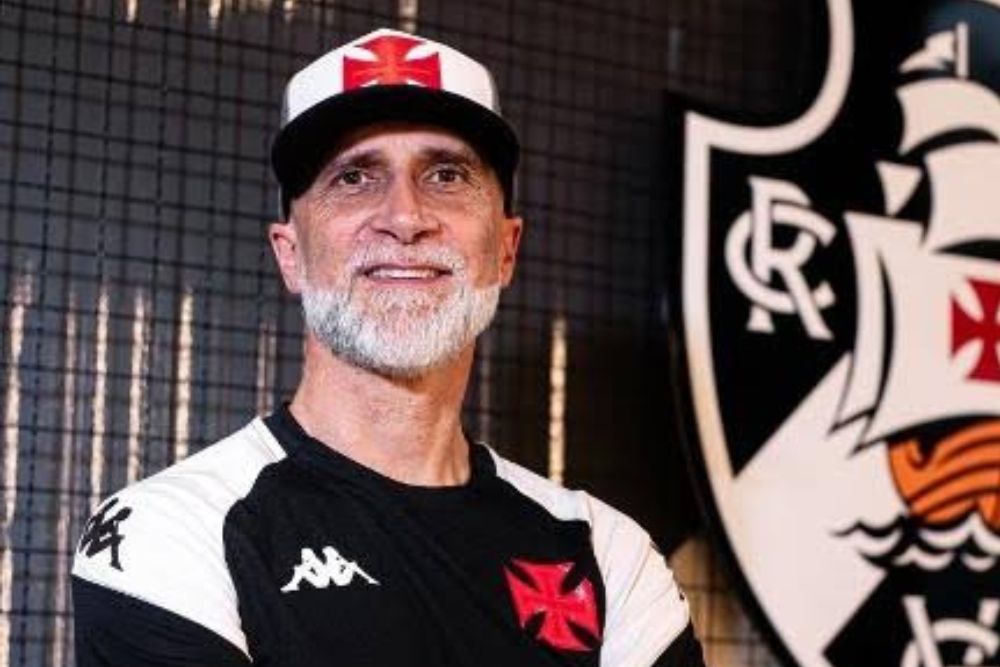 Vasco anuncia Álvaro Pacheco como novo técnico