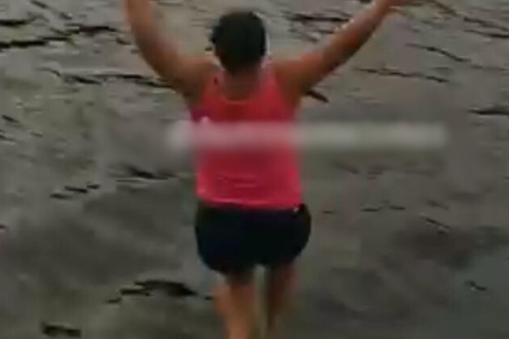 Assista: Mulher viraliza nas redes sociais ao pular em rio após perder barco em Coari