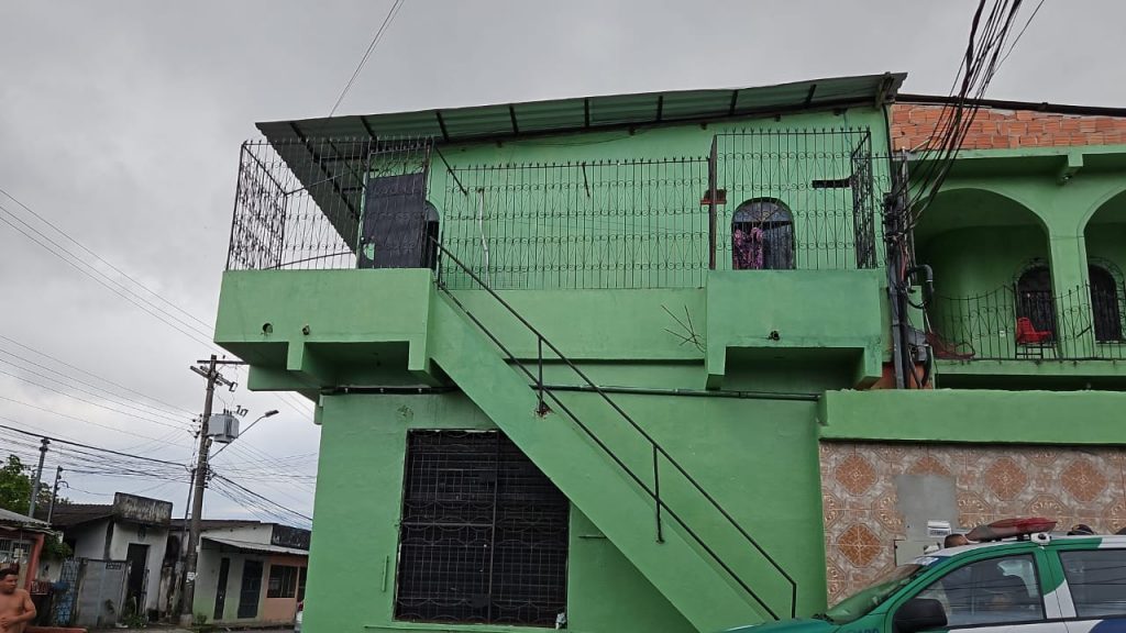 Mulher é assassinada a facadas após chegar de festa em Manaus; marido foi preso tentando se matar