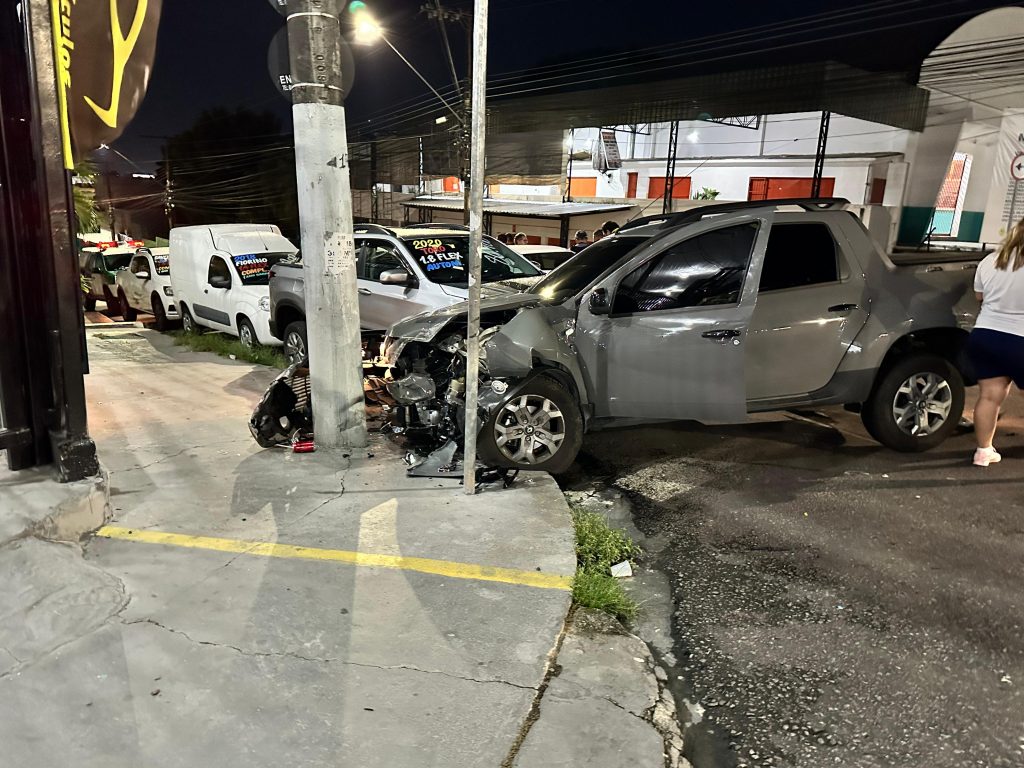https://ampost.com.br/manaus/video-acidente-violento-deixa-tres-feridos-em-cruzamento-de-ruas-em-manaus/
