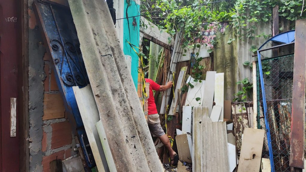 Árvore cai durante chuva mata homem dentro de casa em Manaus