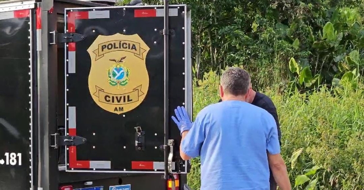 https://ampost.com.br/policia/corpo-e-encontrado-em-area-de-mata-no-bairro-lago-azul-em-manaus/