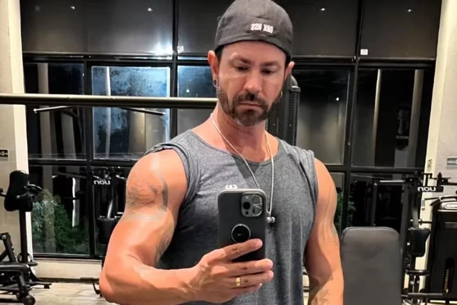 Personal trainer é preso por importunação sexual após afastar biquíni de aluna durante avaliação física