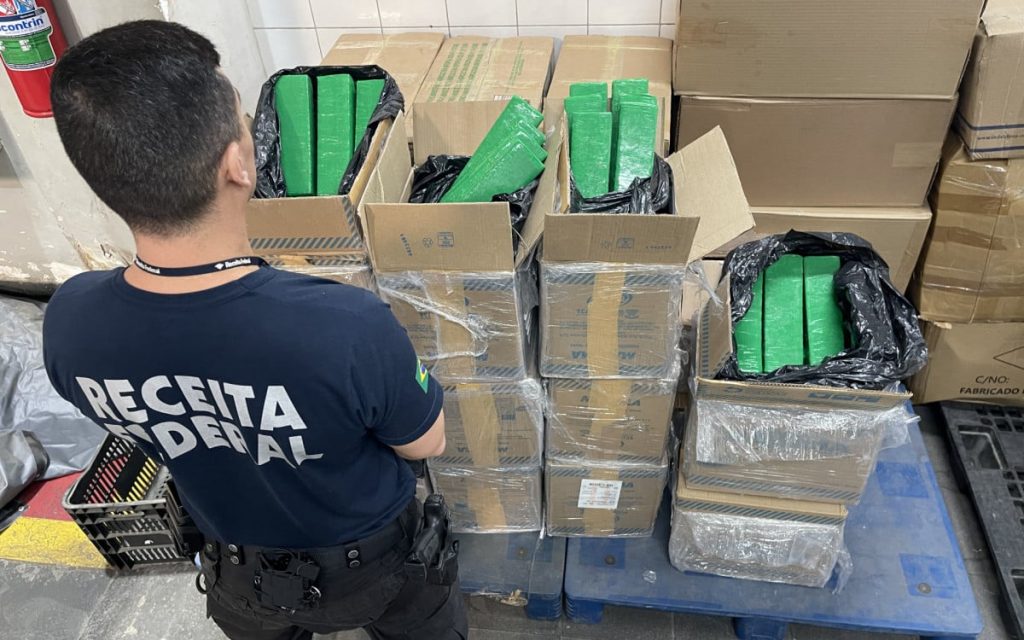 Receita Federal apreende 270 kg de maconha do tipo "prensado" em depósito de transportadora